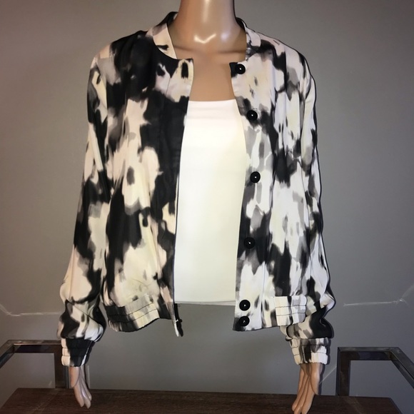 Black and white buttoned up jacket - Picture 2 of 8